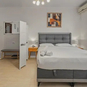 Upscale Studio, Walking Distance From The Old Town Bucureşti